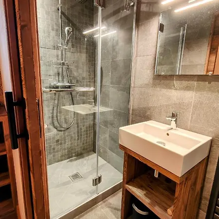 Dakota, Pied Des Pistes, 15 Pers, La Plagne
