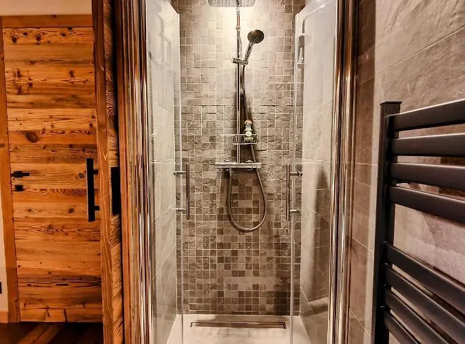 Dakota, Pied Des Pistes, 15 Pers, *