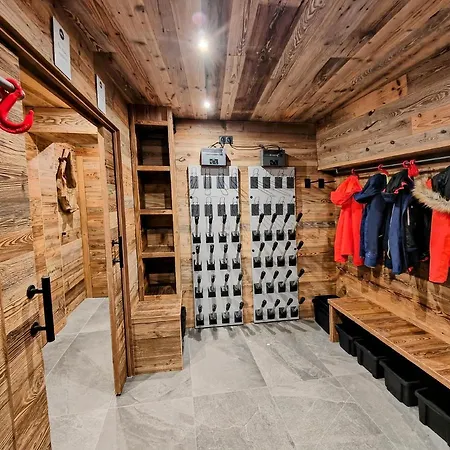 Dakota, Pied Des Pistes, 15 Pers, * La Plagne